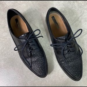 Tahari Embossed Crocodile Leather Oxford Shoes